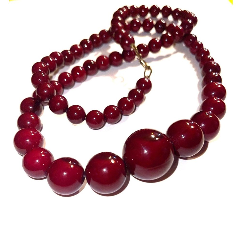 Vintage Statement Necklace Beaded Graduated Lightweight Lobster Claw Clasp Red
